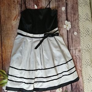 Roberta Black & White Pleated w/ Bow Detail Dress